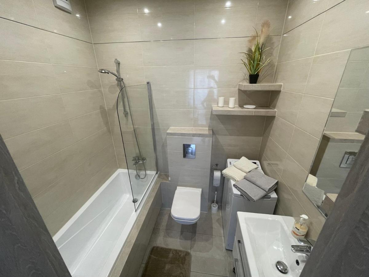 Apartament Nowoczesny Komfortowy Kustronia Z Garazem Balkonem Wanna Bílsko-Bělá Exteriér fotografie